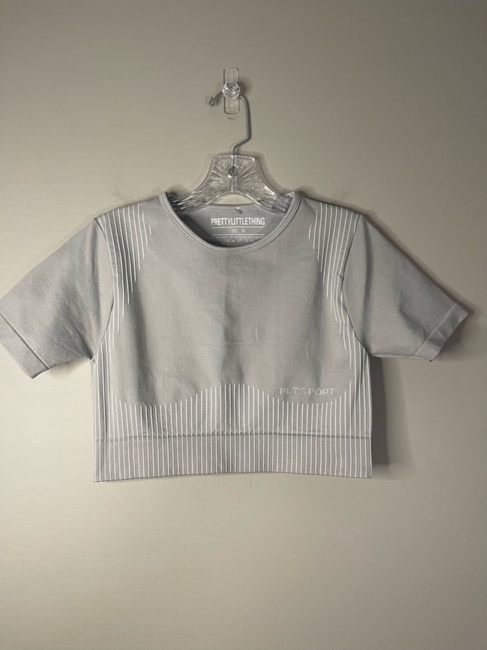 PrettyLittleThing Light Gray Cropped Sport Tee